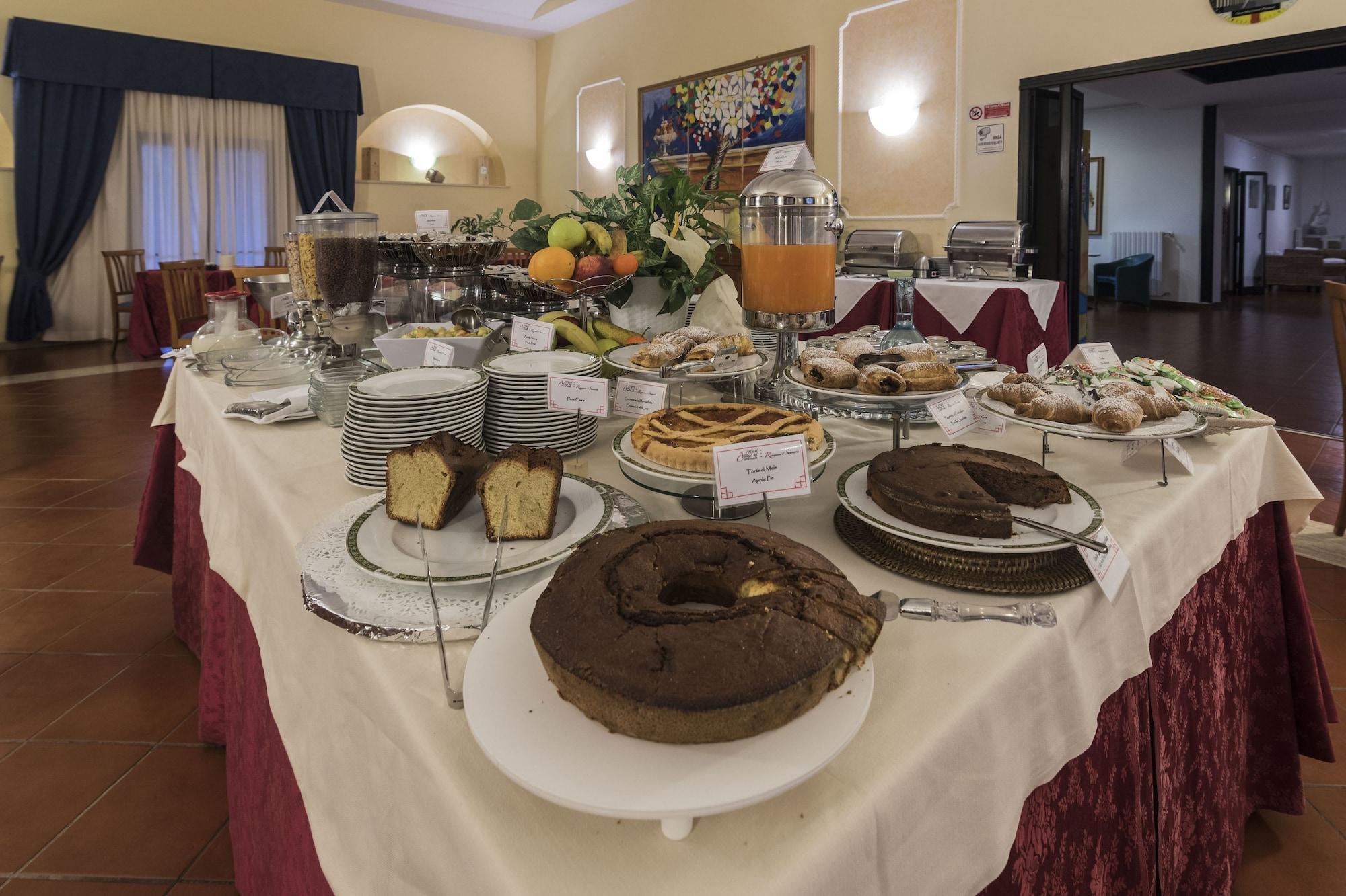 Hotel Villa Del Cardinale Norma ภายนอก รูปภาพ