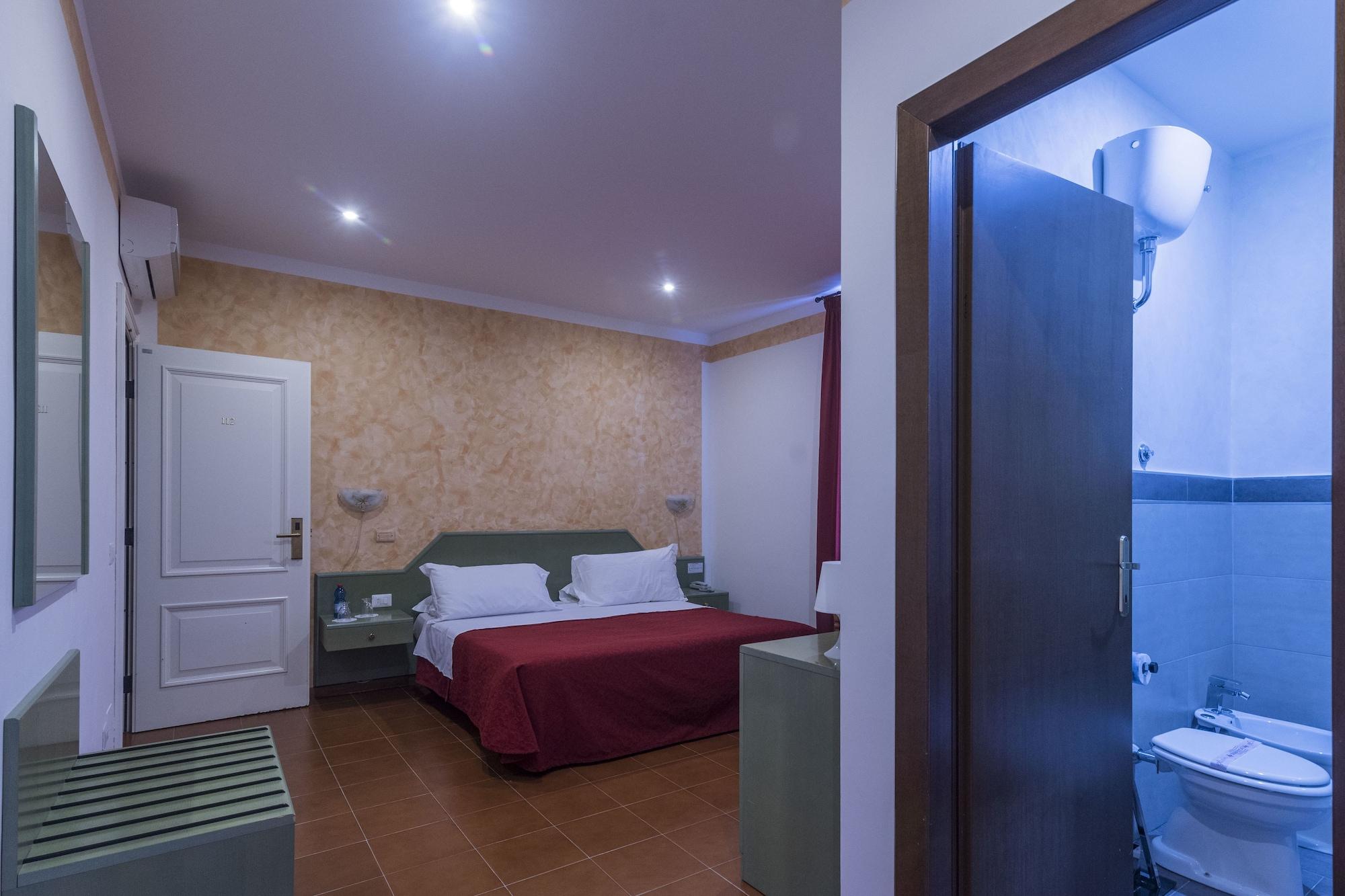 Hotel Villa Del Cardinale Norma ภายนอก รูปภาพ