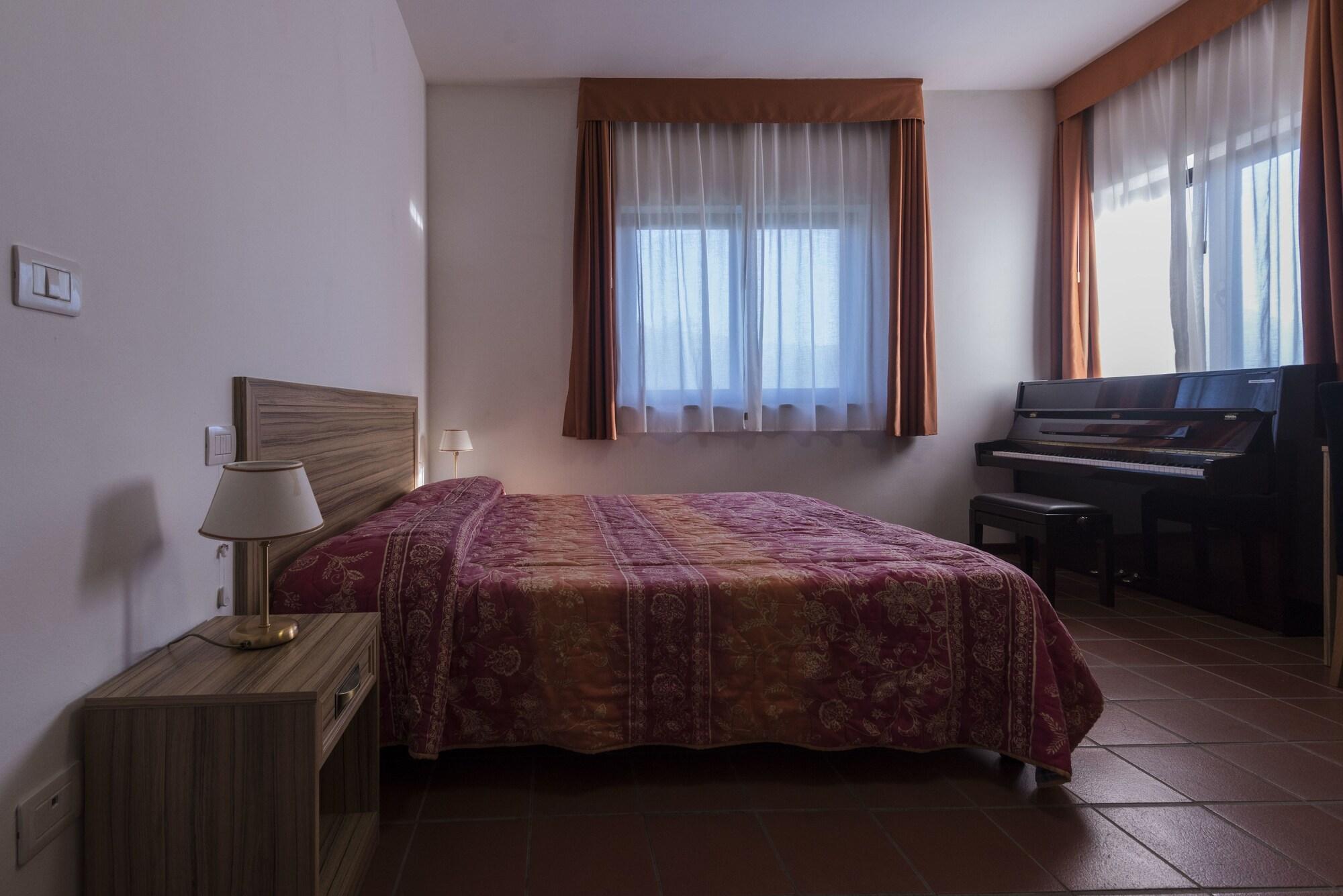 Hotel Villa Del Cardinale Norma ภายนอก รูปภาพ