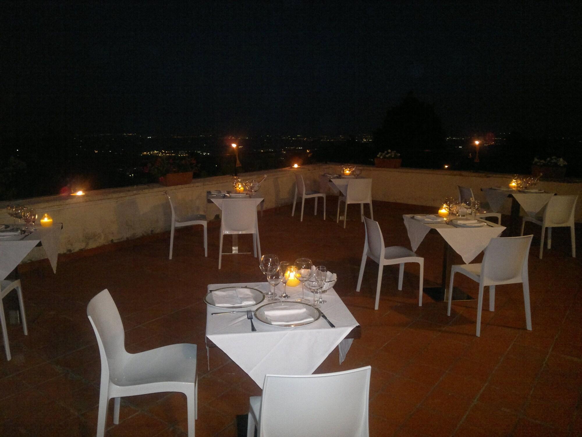 Hotel Villa Del Cardinale Norma ภายนอก รูปภาพ