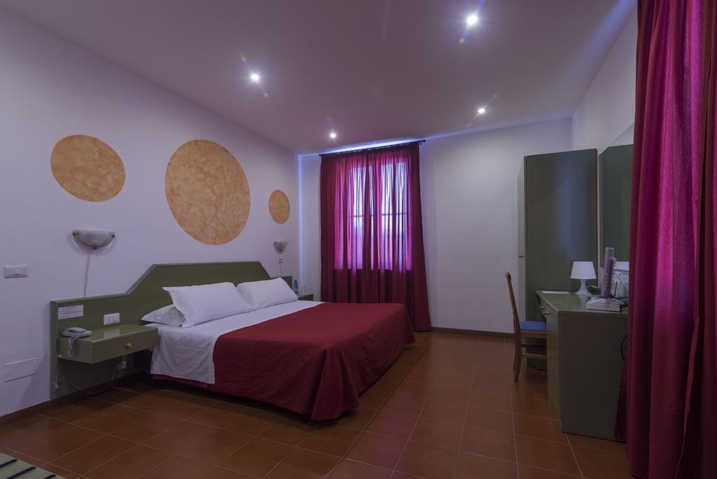Hotel Villa Del Cardinale Norma ภายนอก รูปภาพ