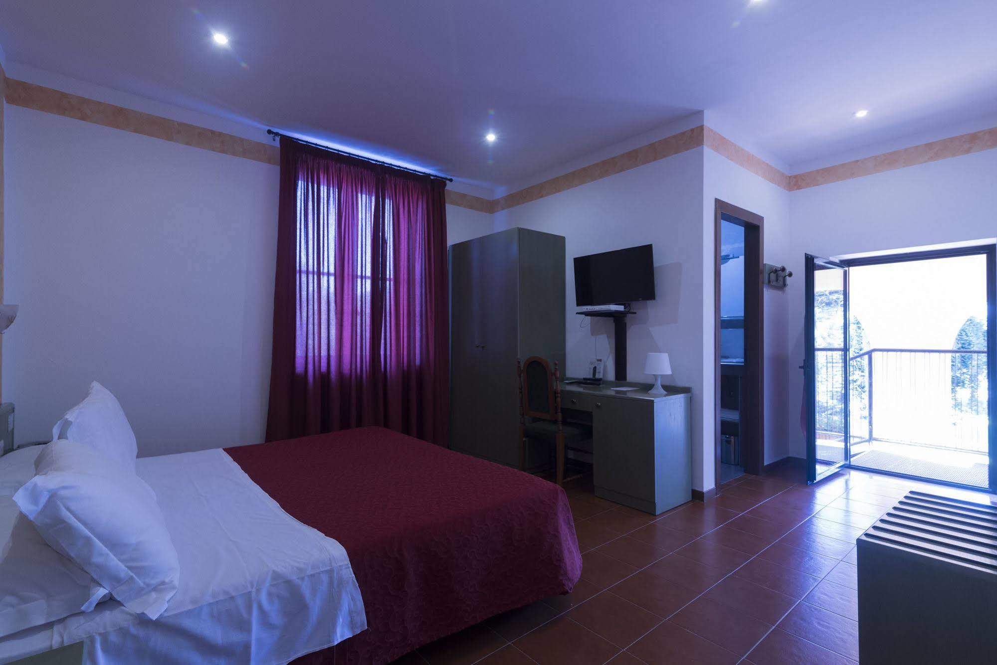 Hotel Villa Del Cardinale Norma ภายนอก รูปภาพ